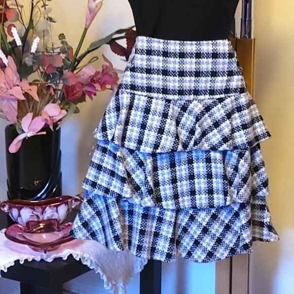 NWT Unique Designed Black White Tiered Ruffle Skirt Lightweight Knee Length M - Picture 4 of 7